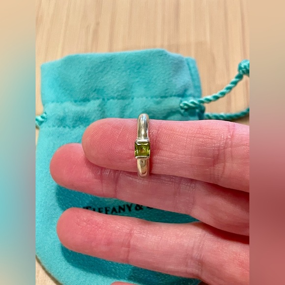 Tiffany & Co. Peridot Stacking Ring Size 5 - Picture 6 of 6